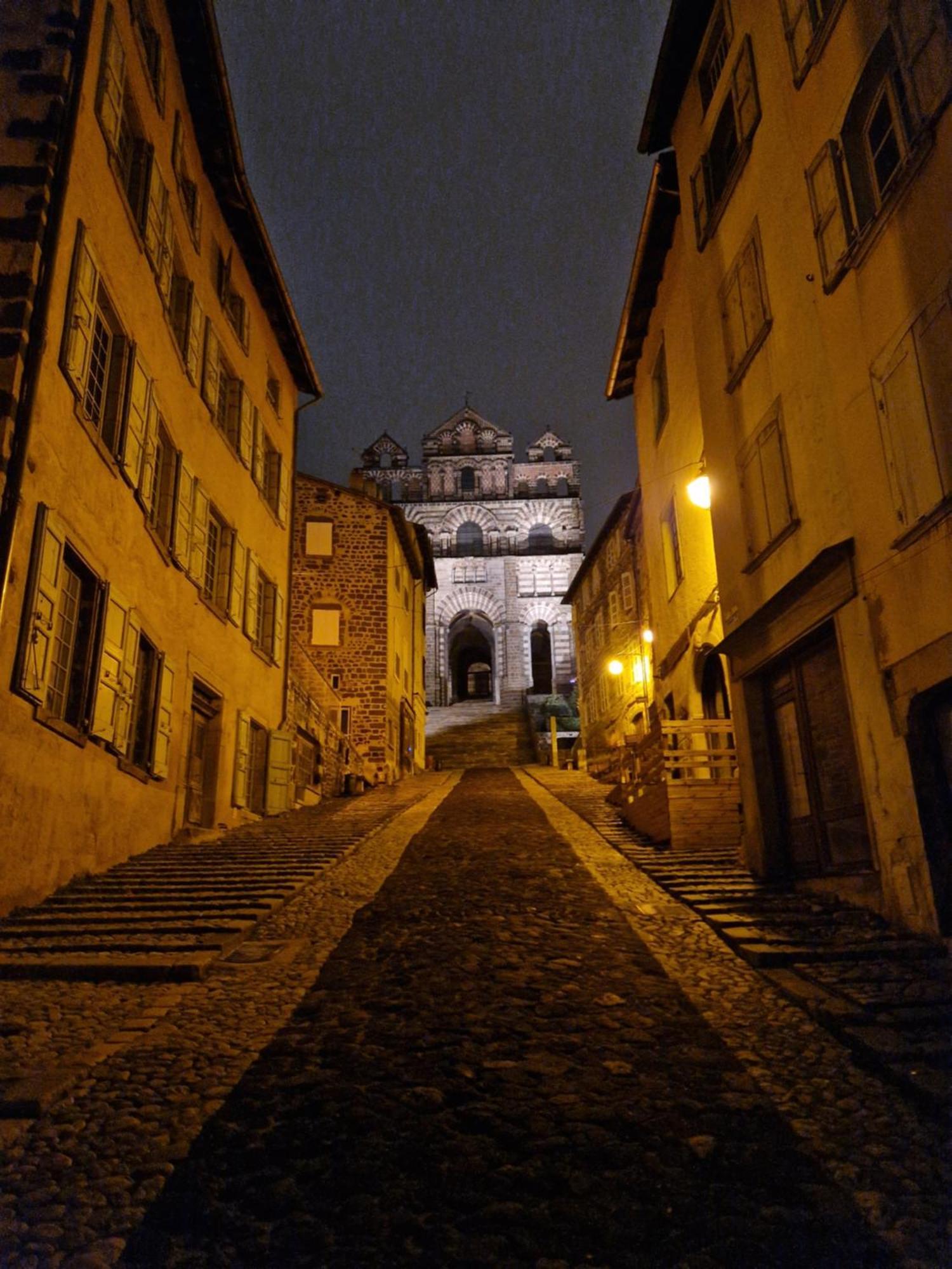 Gite Des Tables - Cathedrale, Coeur Historique, Vue Le Puy-en-Velay Exteriör bild